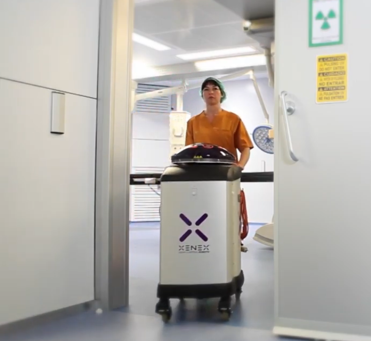 Xenex, el robot desinfectante de Clece destruye el coronavirus en 2 minutos
